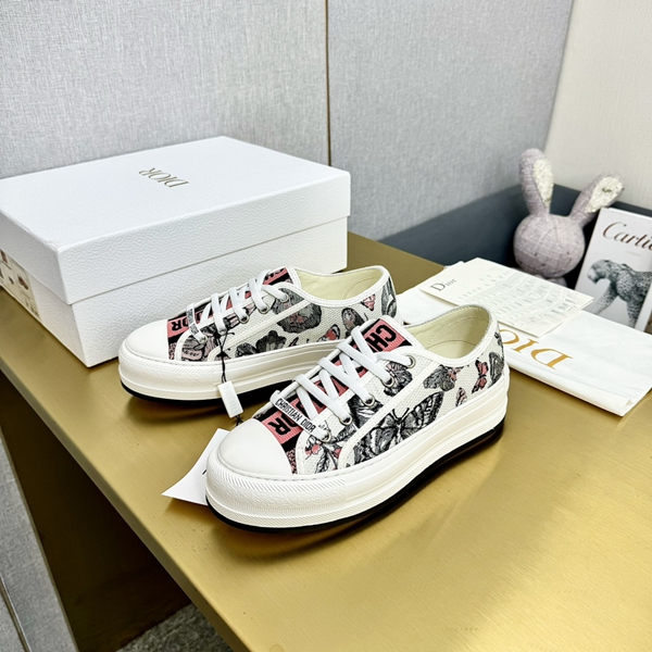 ディオール靴背面デザイン